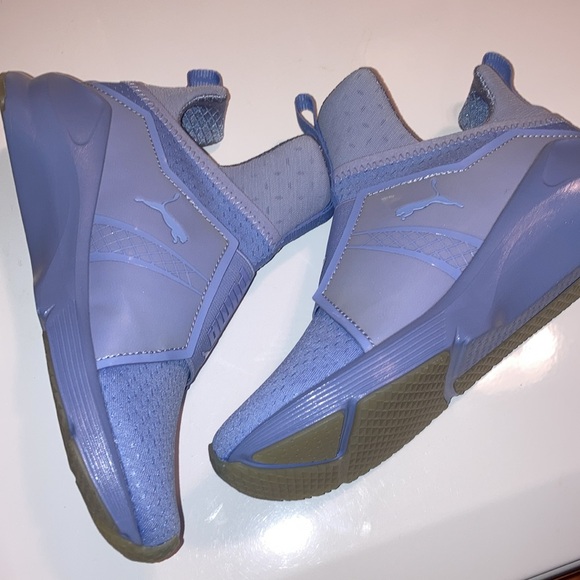 Puma - Picture 3 of 5